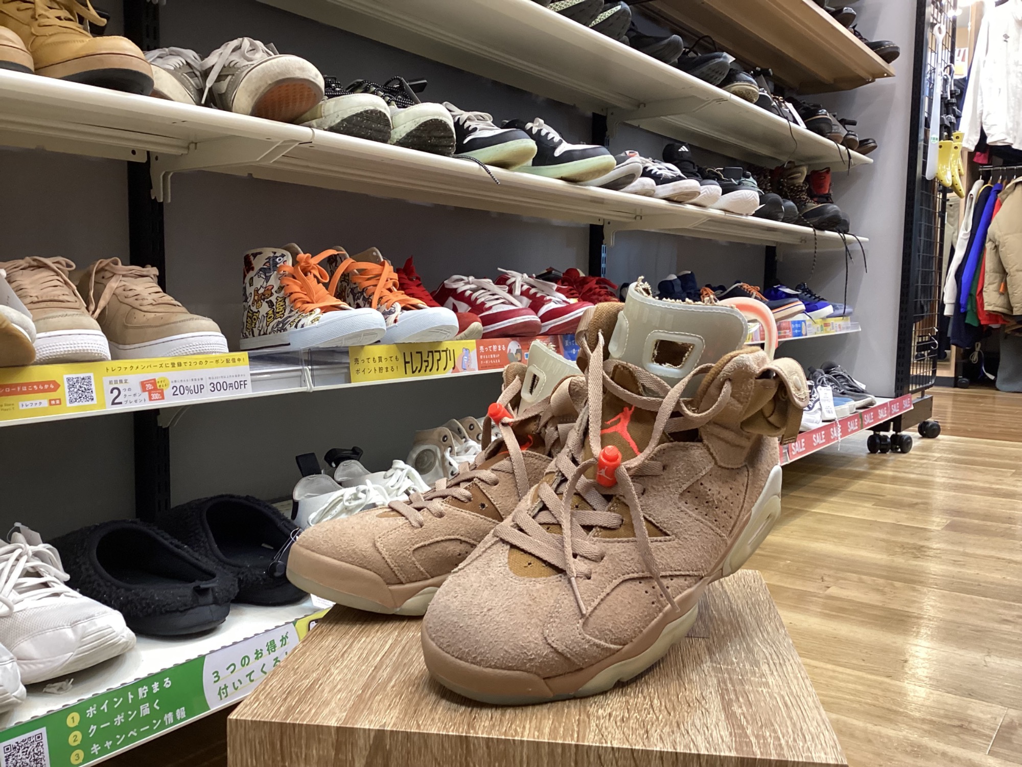 NIKE×TRAVIS SCOTより【ハイカットスニーカー AIR JORDAN6 DH0960-200 