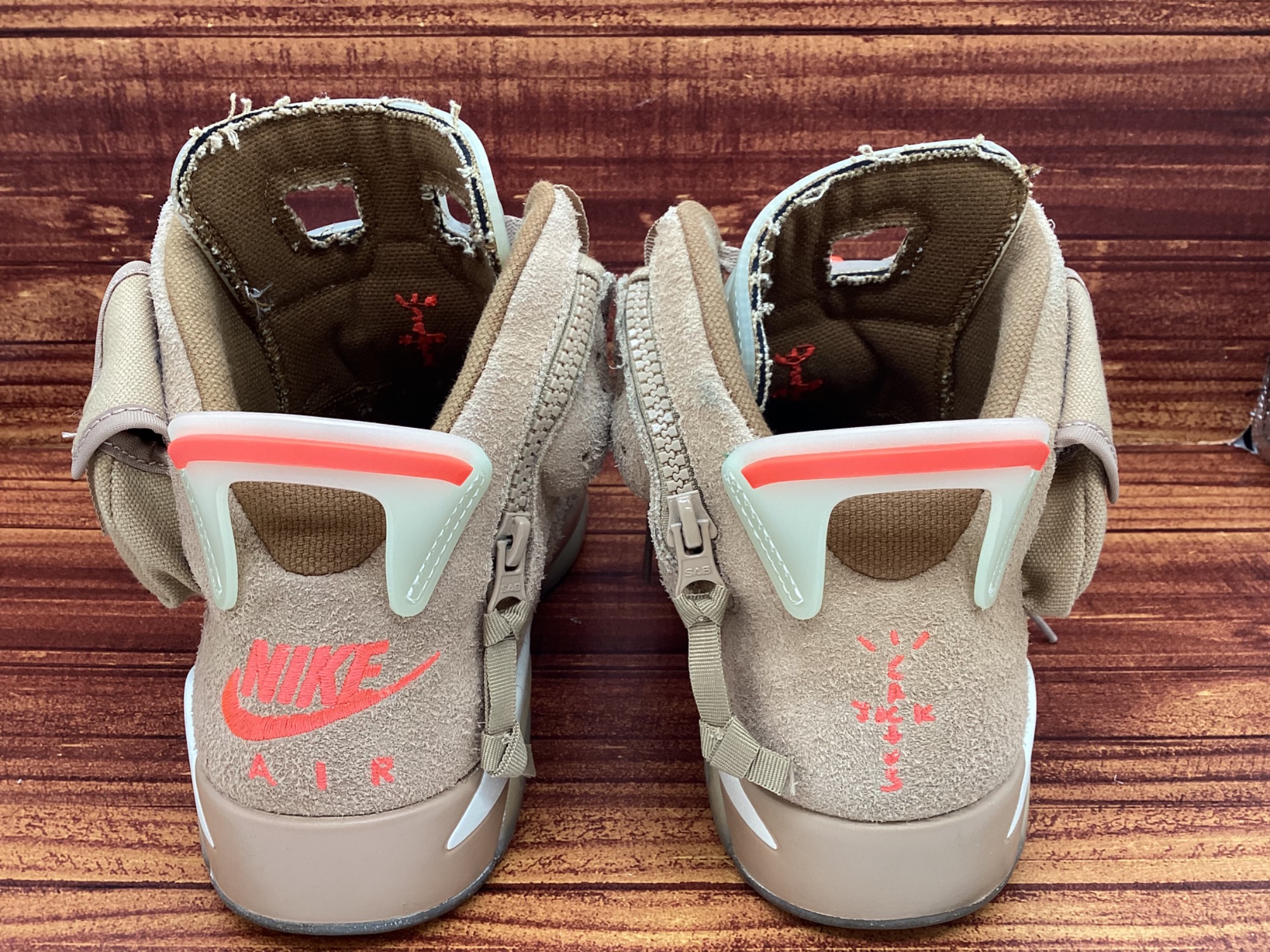 NIKE×TRAVIS SCOTより【ハイカットスニーカー AIR JORDAN6 DH0960-200 