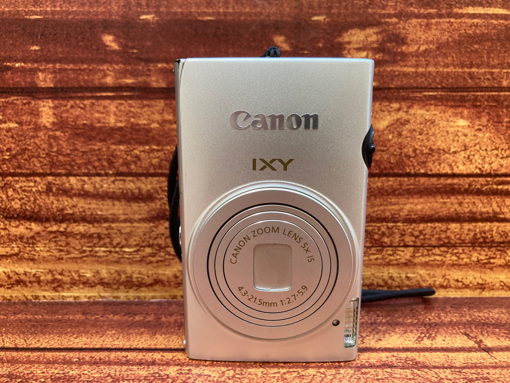 Canonより【コンパクトデジタルカメラ IXY220F(SL)】のご紹介です