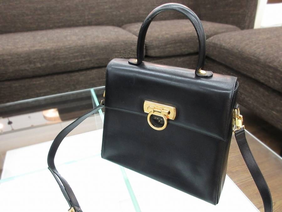 フェラガモのガンチーニが入荷です!!【稲城若葉台店】｜2018年05月25日  