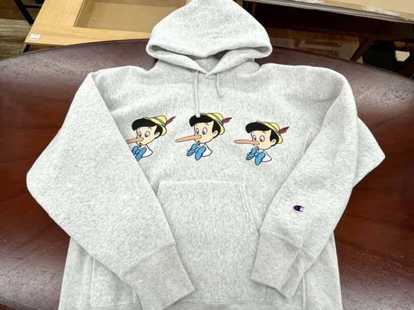 Champion　ディズニー ピノキオパーカー　L Champion/チャンピオン】ピノキオプリントのパーカーのご紹介
