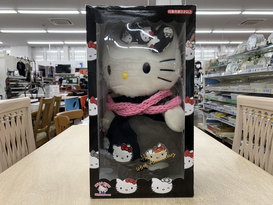 ハローキティ 45th バースデー ドール 生誕45周年記念品!ハローキティバースデードールが入荷致しまし