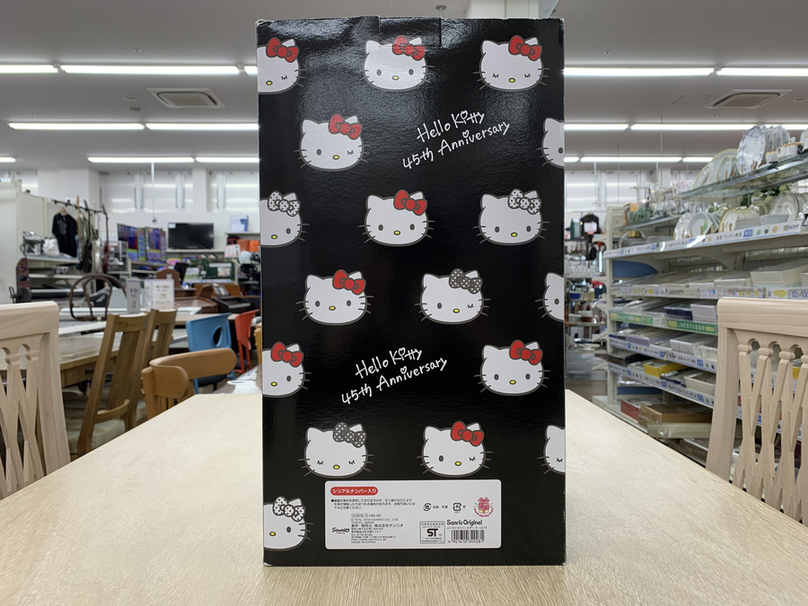 生誕45周年記念品！ハローキティバースデードールが入荷致しまし