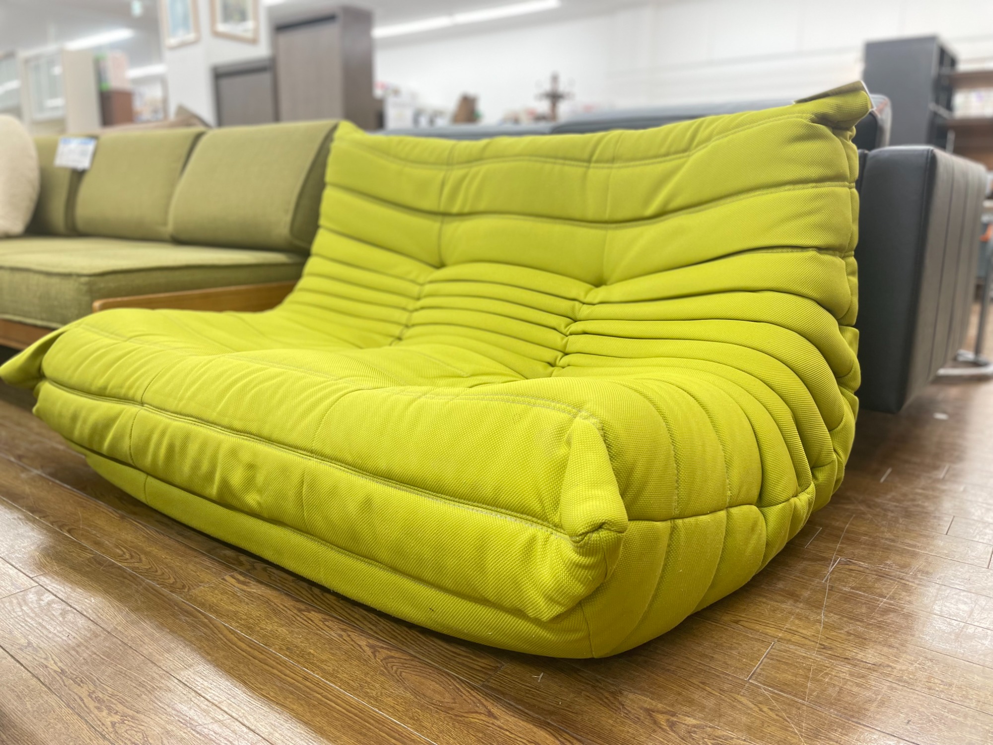 ligne roset/リーン ロゼ】2人掛けソファーのご紹介です！！【グリーン