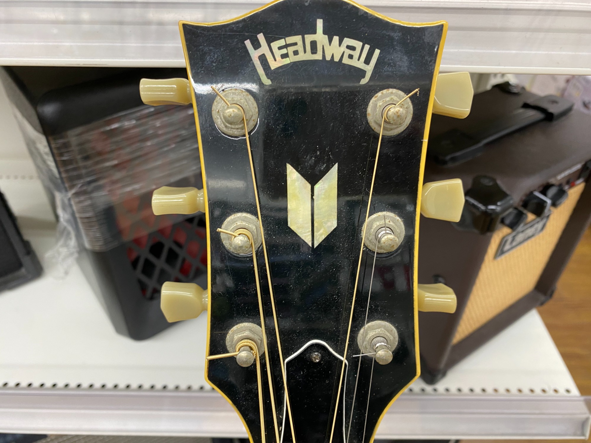 Headway】からアコースティックギターが入荷しました