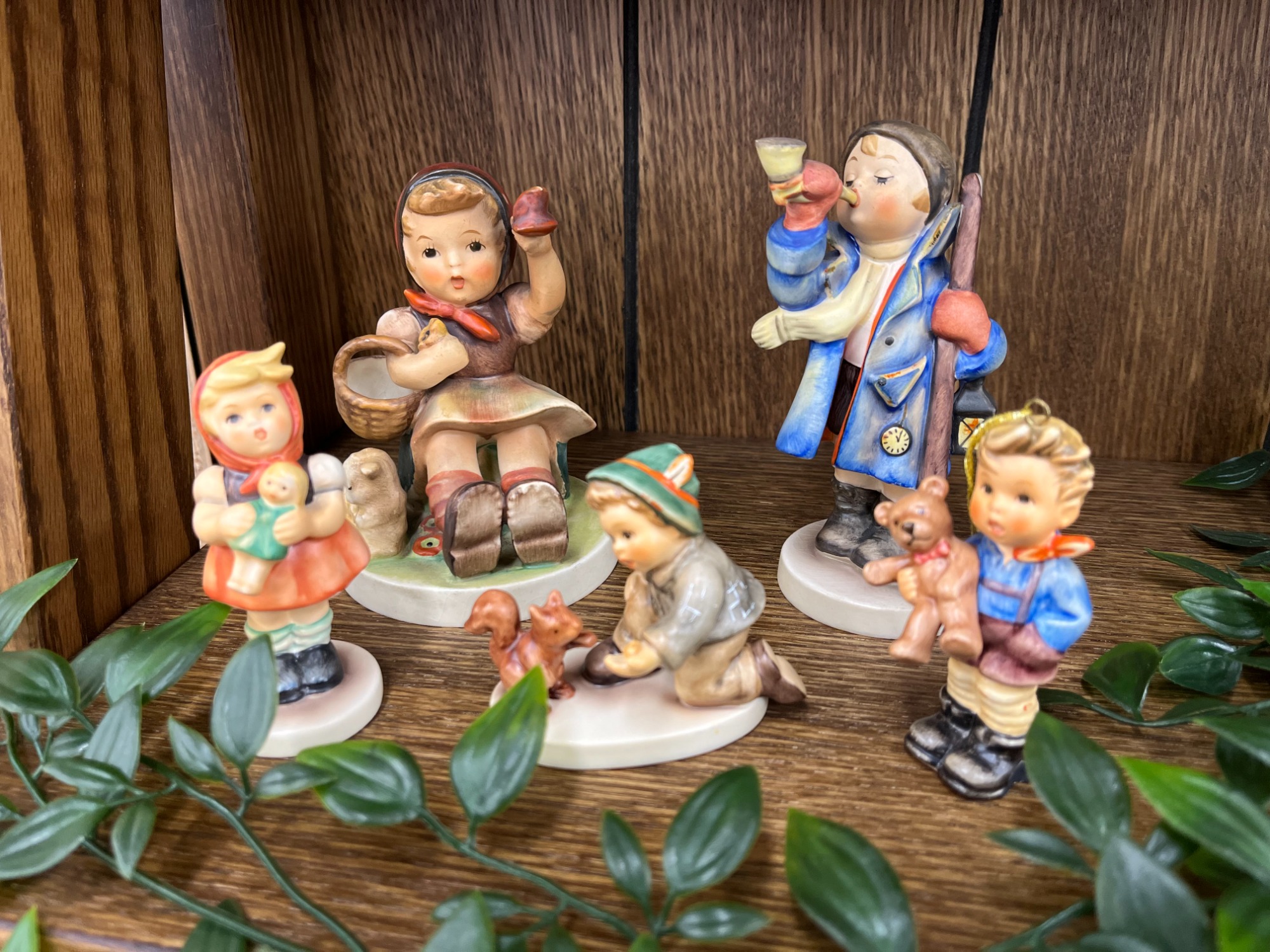 インテリア小物大量展示中！】 goebelのフンメル人形の紹介です