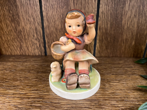 インテリア小物大量展示中！】 goebelのフンメル人形の紹介です