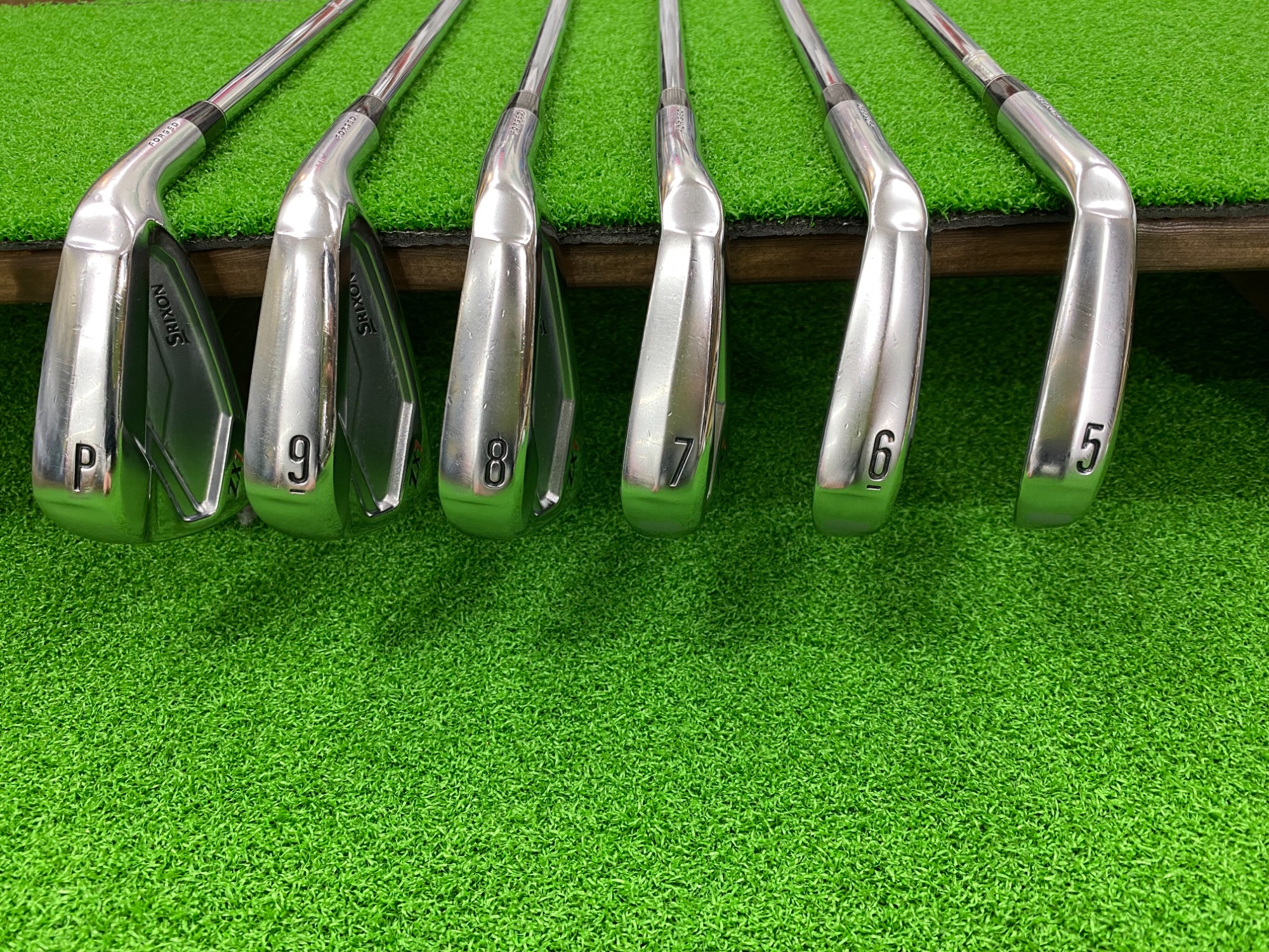 稲城若葉台店からのお知らせ～ 【DUNLOP/ダンロップ】より SRIXON ZX7