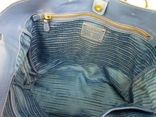トートバッグのプラダ(PRADA)