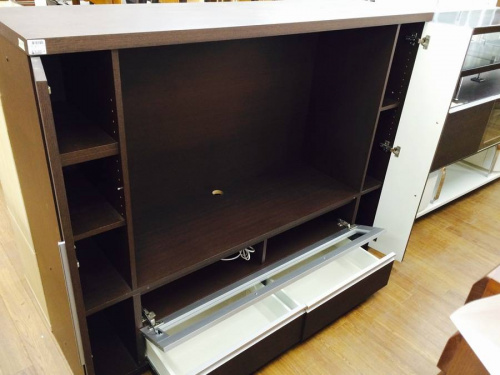 テレビ台のハイタイプ
