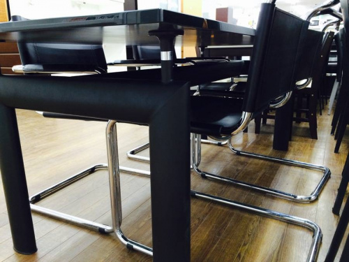 大塚家具のダイニングテーブル