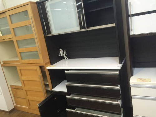 ニトリのカップボード