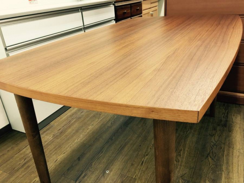ウニコ（UNICO）のダイニングテーブル