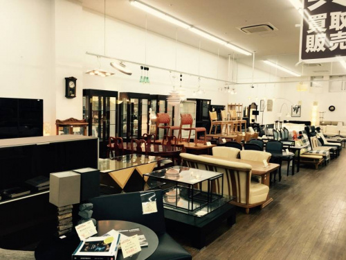 ダイニングテーブルのウニコ