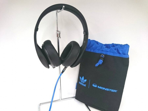 ヘッドホンのadidas originals