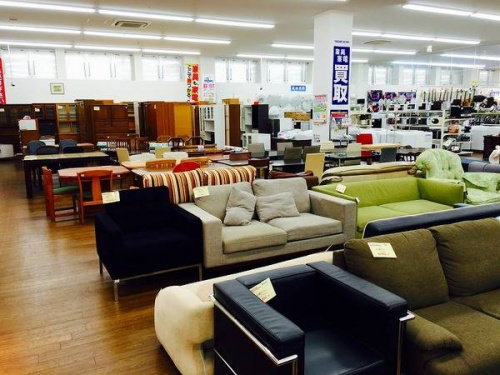 二人掛けソファーのネストテーブル