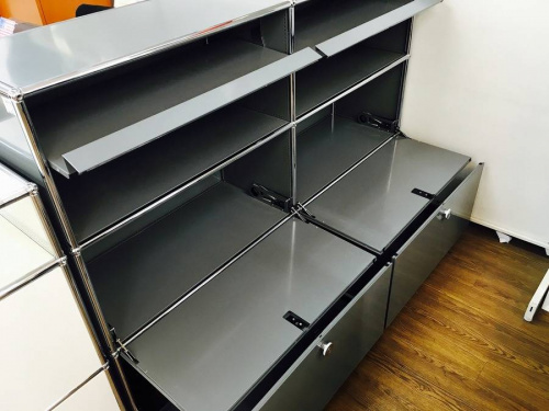 USM Hallerのシステムシェルフ