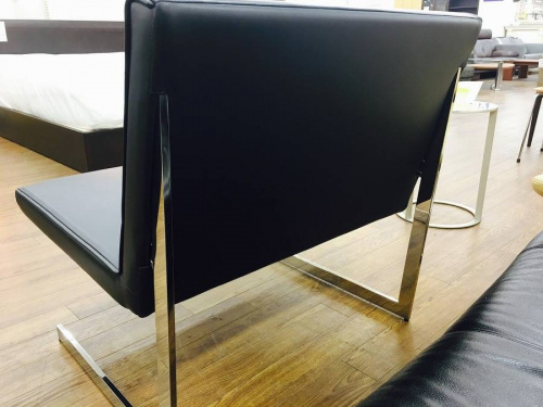 ラウンジチェアのレザー