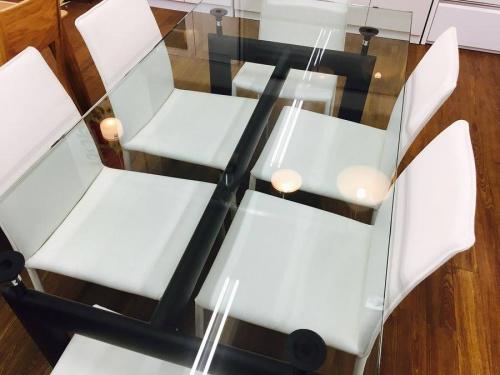 ダイニング7点セットのレザーチェア