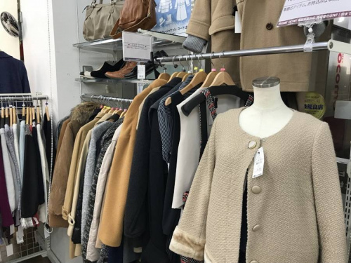 ジャケットのニット