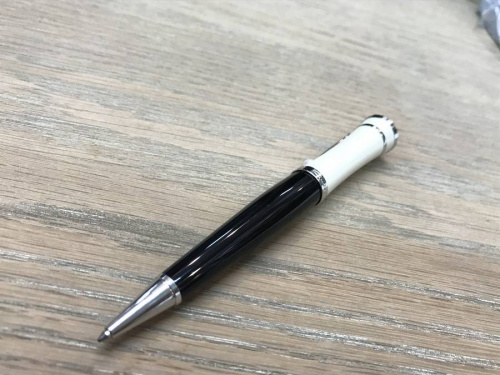ビジネスアイテムのMONT BLANC