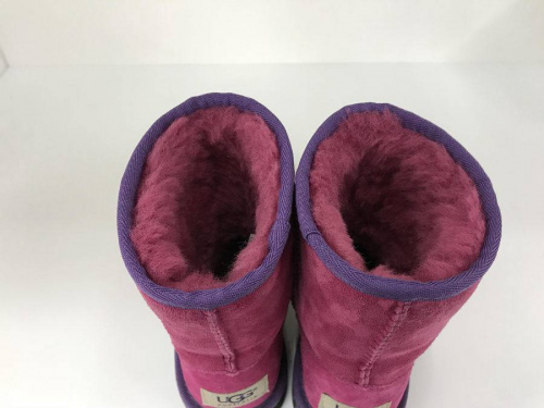ムートンブーツのアグ（UGG）