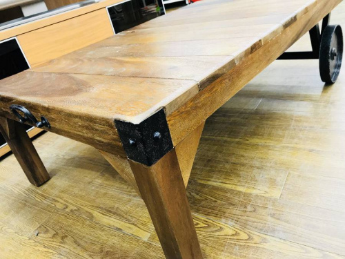 家具・インテリアのテーブル