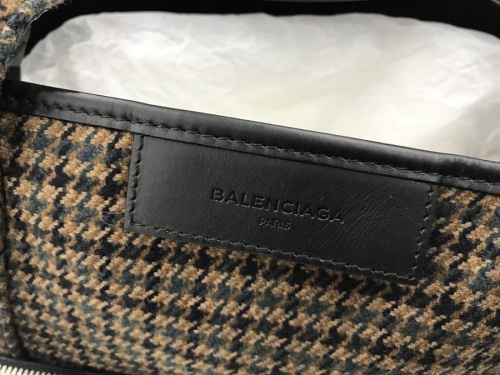 BALENCIAGA