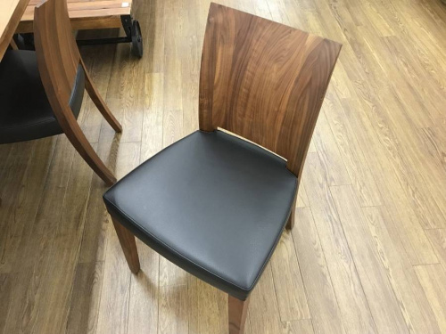 テーブルのダイニングセット