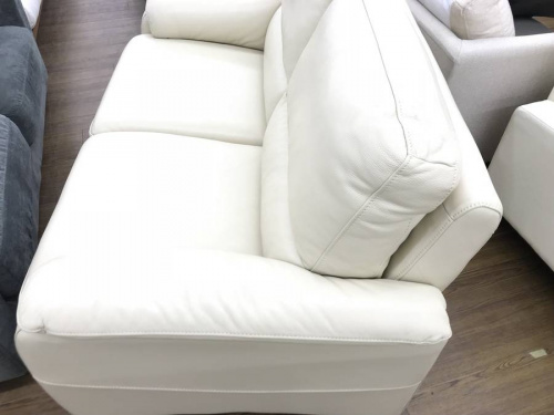 2人掛けソファのIDC大塚家具