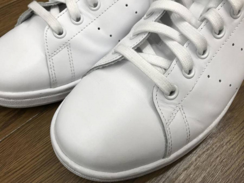 スニーカーのadidas originals