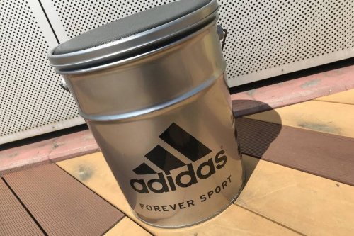 スポーツ用品のペール缶