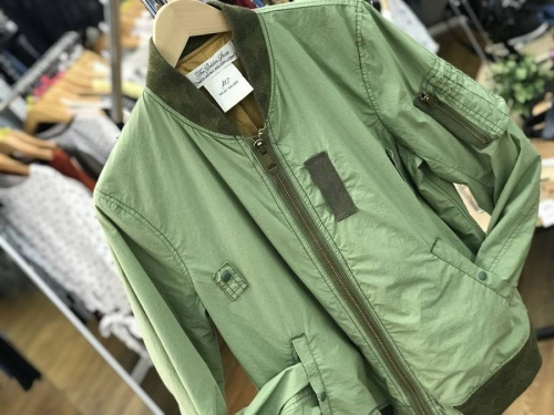 ジャケットのREMI RELIEF