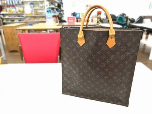 ブランド・ラグジュアリーのLOUIS VUITTON