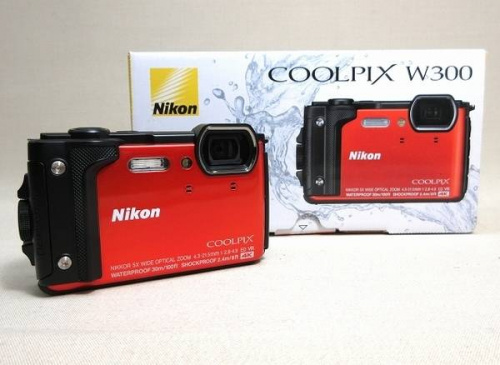 デジタル家電のコンパクトカメラ