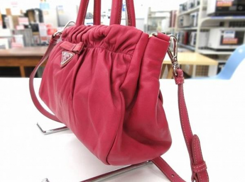 中古　2WAYショルダーバッグの多摩　PRADA　買取