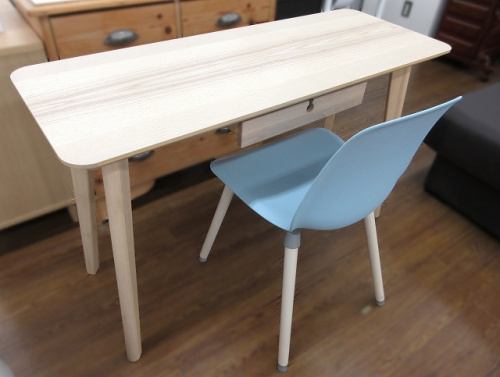 生活家具のデスク　チェア