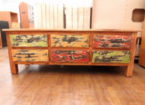 万能収納のテレビキャビネット