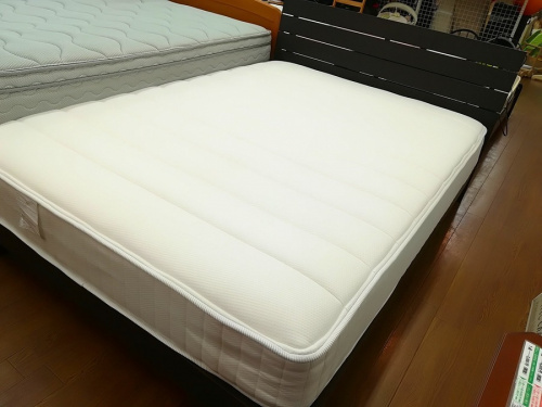 家具のベッド