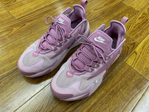 スニーカーのNIKE