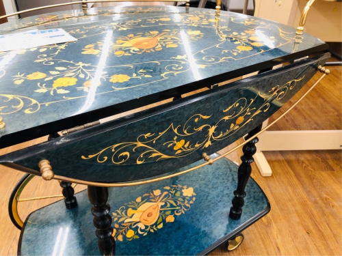 家具　中古のワゴン　アンティーク