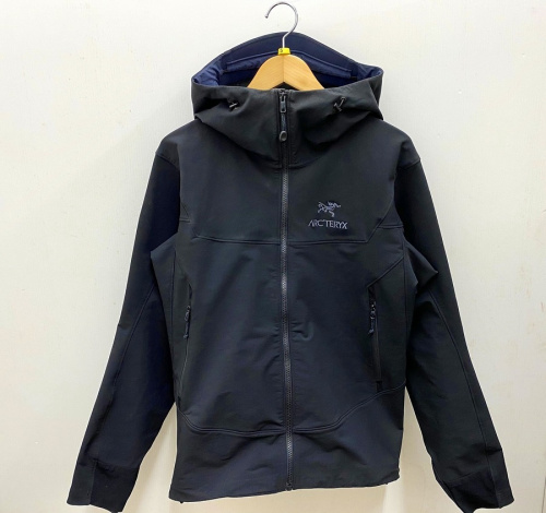 トップスのジャケット