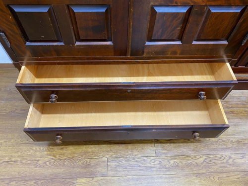 ワードローブの北海道民芸家具