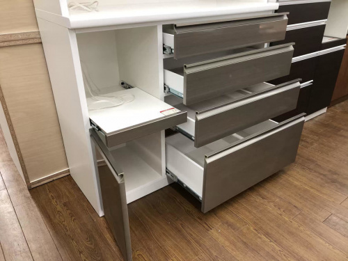 ワードローブの北海道民芸家具