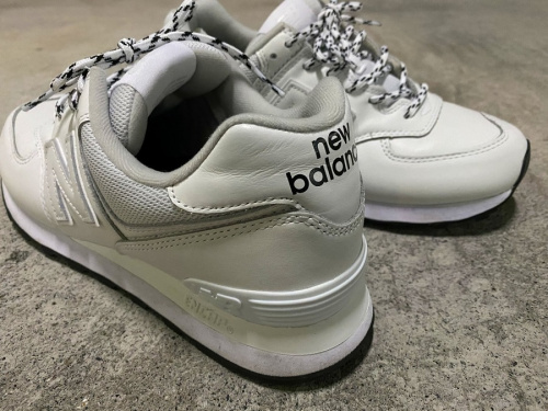 スニーカーのNEW BALANCE