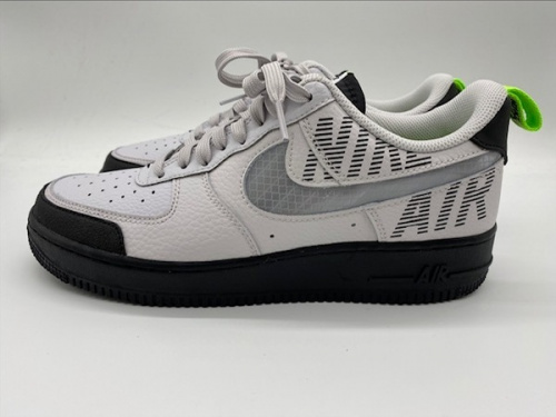スニーカーのNIKE AIR