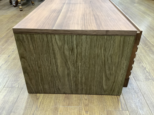 テレビボードのブラウン