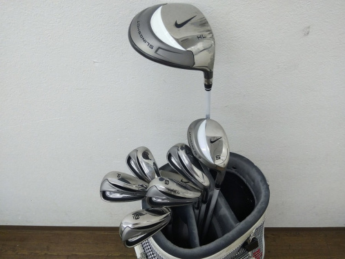 スポーツ用品のゴルフ