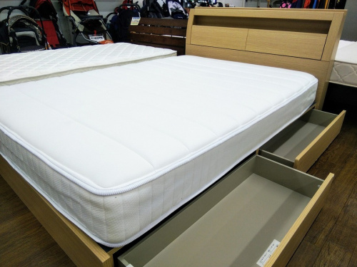 家具のベッド