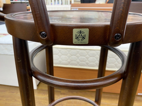 カウンターチェアの秋田木工